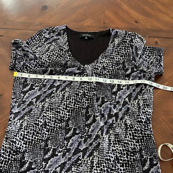 Jones Wear Purple & Black Snakeskin Print Knit Top Blouse Woman Size Medium - Picture 8 of 9